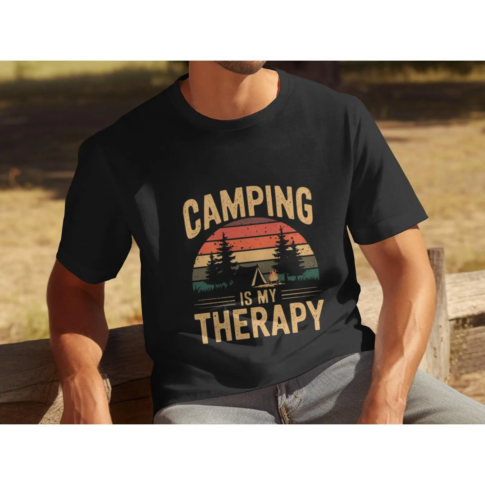 Outdoor Adventure Therapy - Męska koszulka retro na kemping -