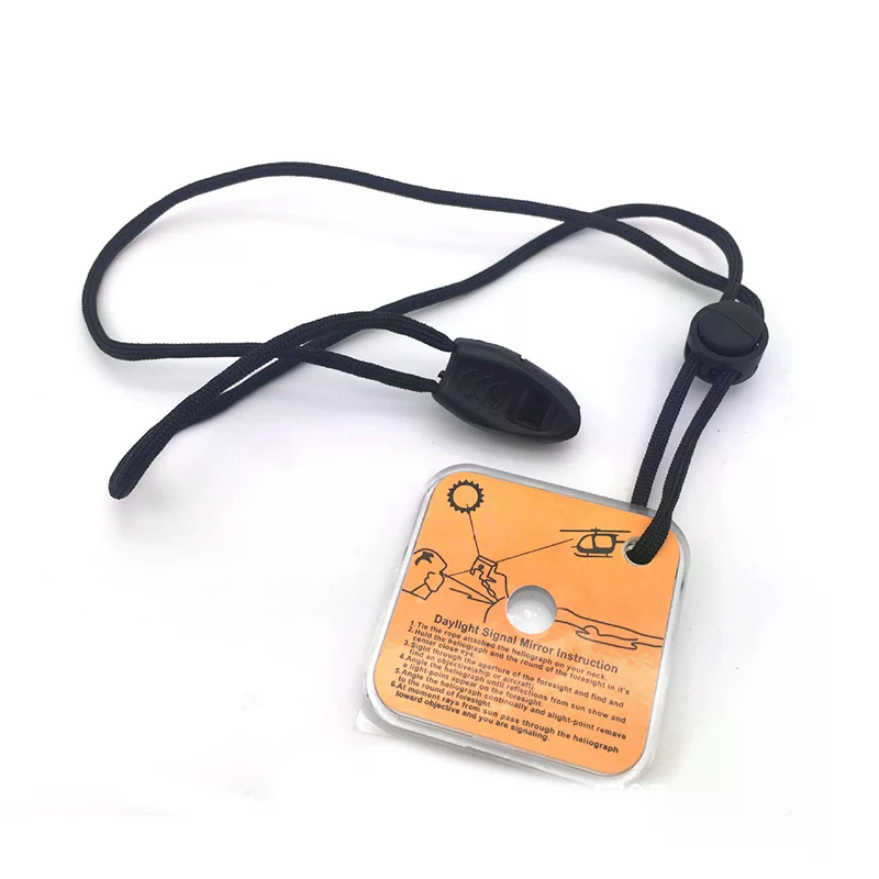 Praktyczne lusterko sygnałowe  – Outdoor Adventure Kit recenzja i cena